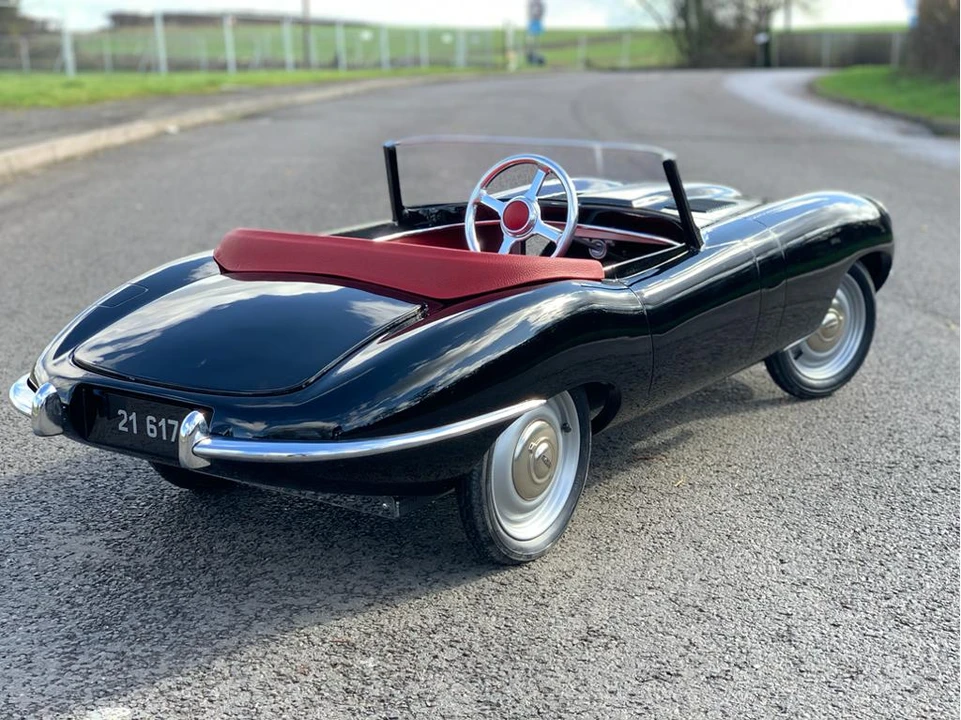 Jaguar Replica - Image 24 of 26