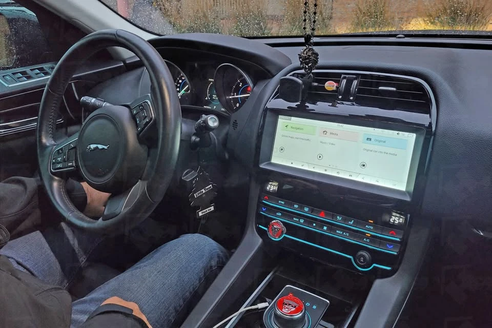 2016 Jaguar F-Pace - Image 3 of 6