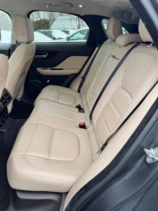 2019 Jaguar F-Pace - Image 9 of 10