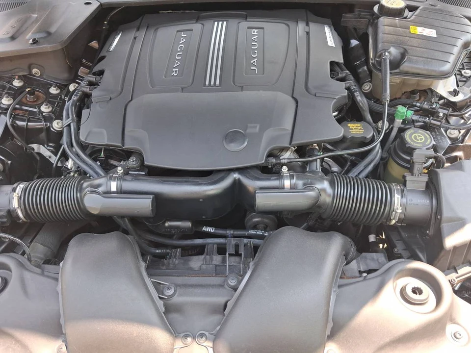 2015 Jaguar X351 XJ - Image 16 of 19