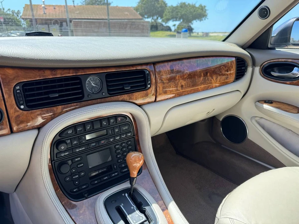 2001 Jaguar X308 XJ - Image 5 of 10
