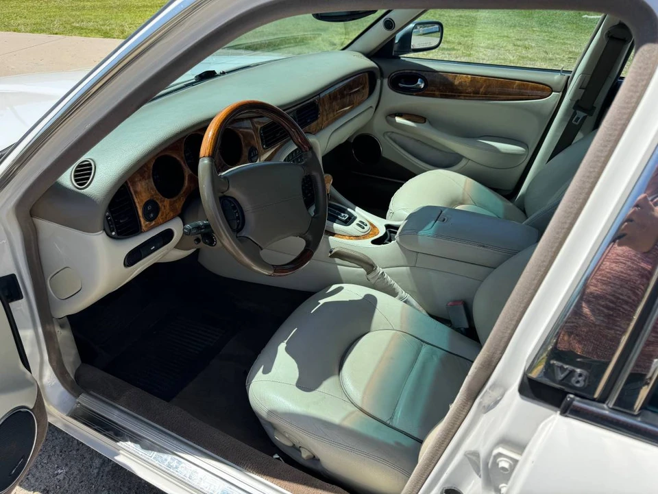 2001 Jaguar X308 XJ - Image 2 of 10