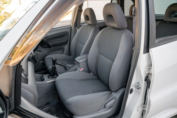2000 Toyota RAV4 1st Gen - Image 4 of 7