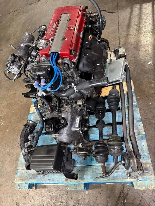 Parts & Memorabilia Engines - Image 6 of 6