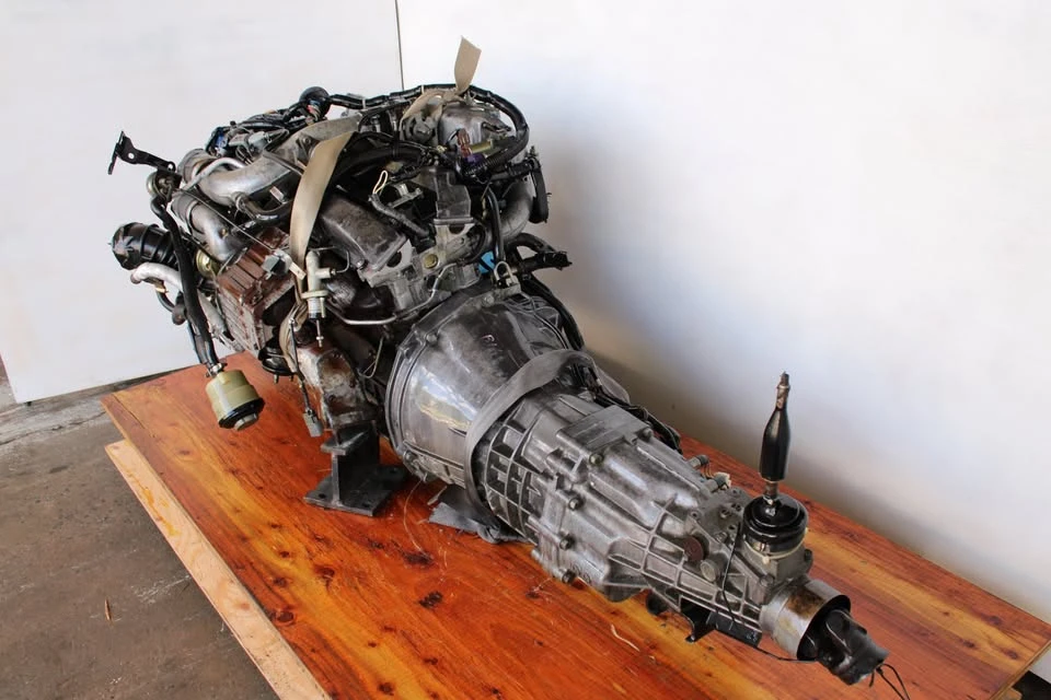 Parts & Memorabilia Engines - Image 3 of 6