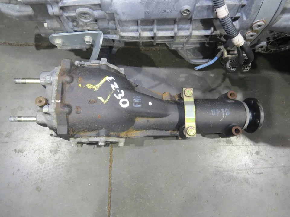 Parts & Memorabilia Gearboxes - Image 6 of 7