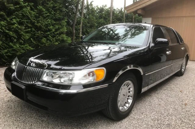 2001 Lincoln Town Car - Image 2 of 4