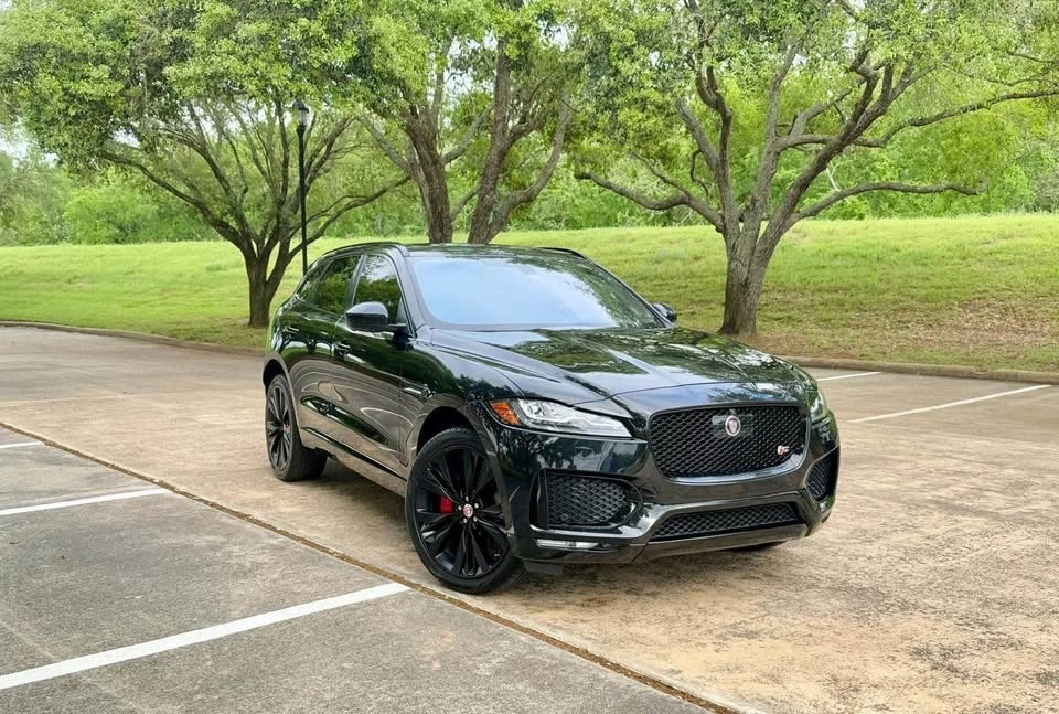 2020 Jaguar F-Pace - Image 2 of 10