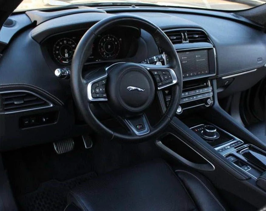 2020 Jaguar F-Pace - Image 5 of 10
