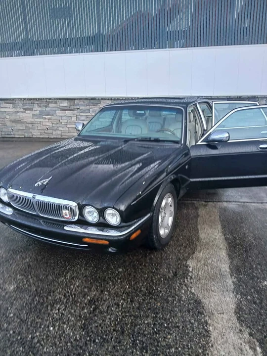 2003 Jaguar X308 XJ - Image 3 of 10