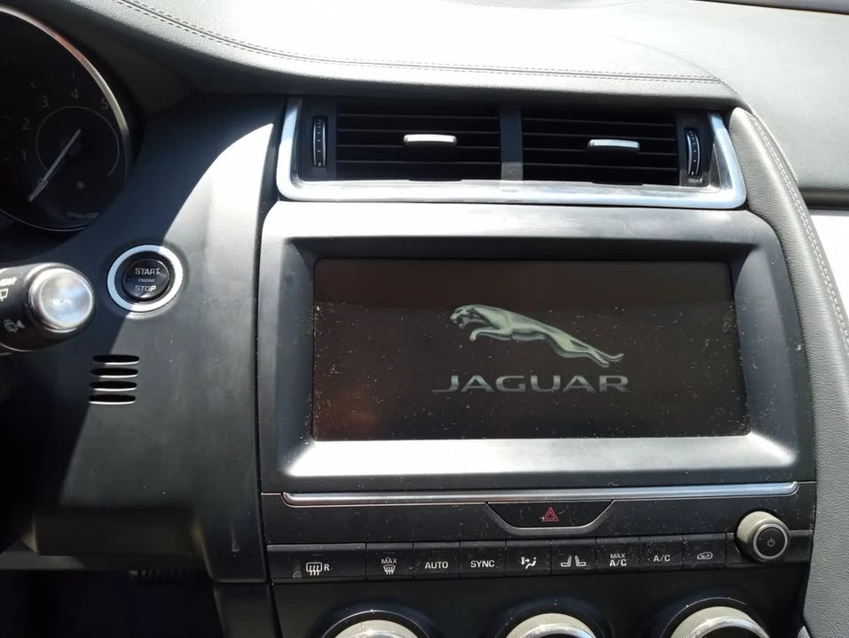2018 Jaguar E-Pace - Image 4 of 8