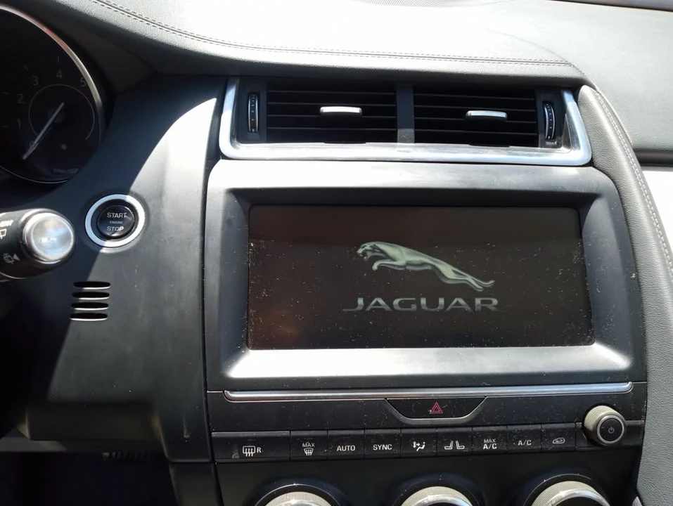 2018 Jaguar E-Pace - Image 4 of 8