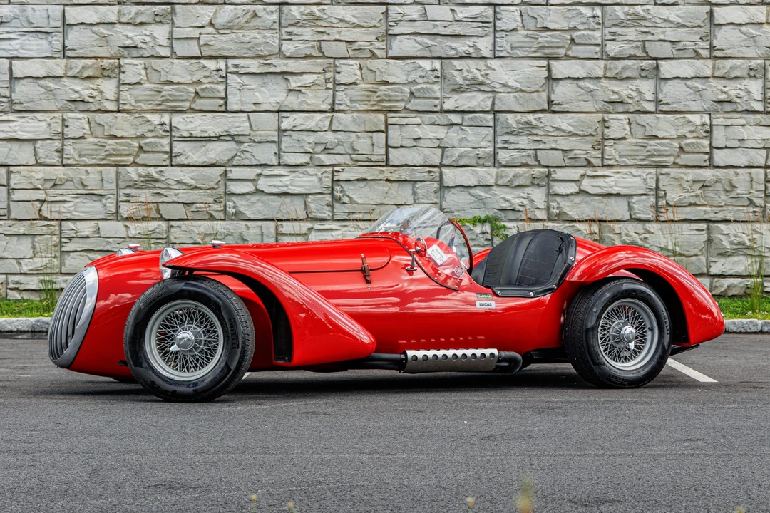 Vehicle image 21 of 31