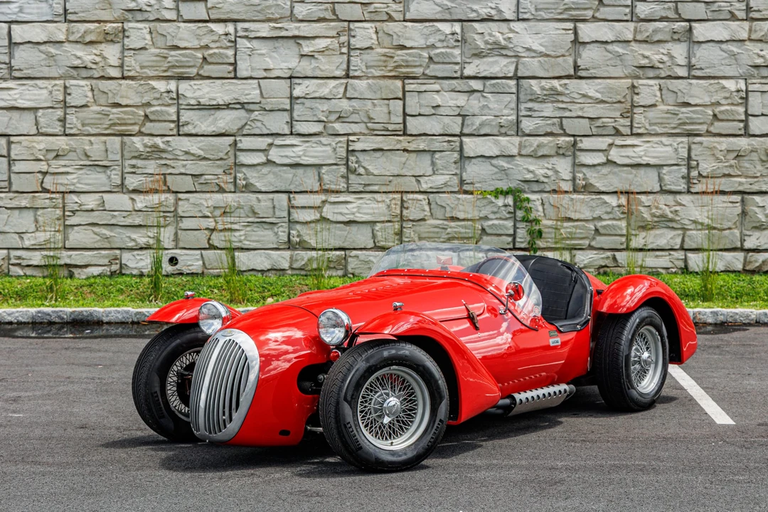 Vehicle image 2 of 31