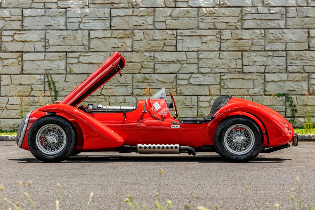 Vehicle image 23 of 31