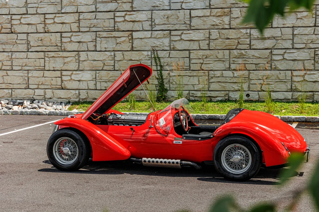 Vehicle image 24 of 31