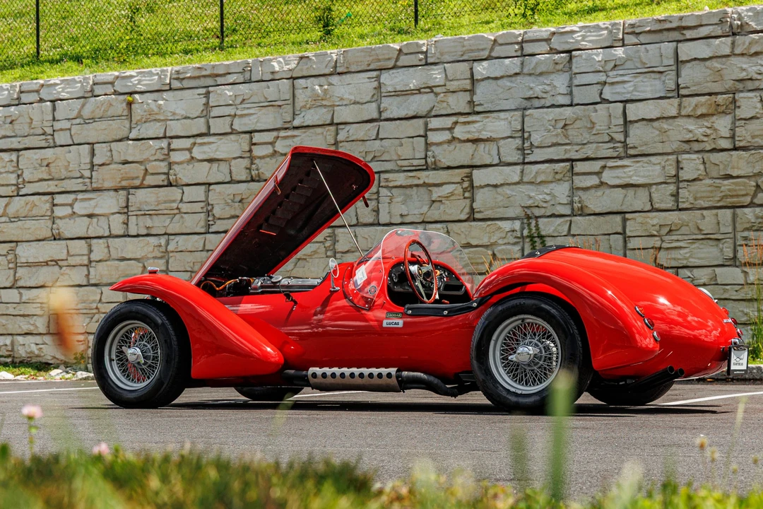 Vehicle image 25 of 31