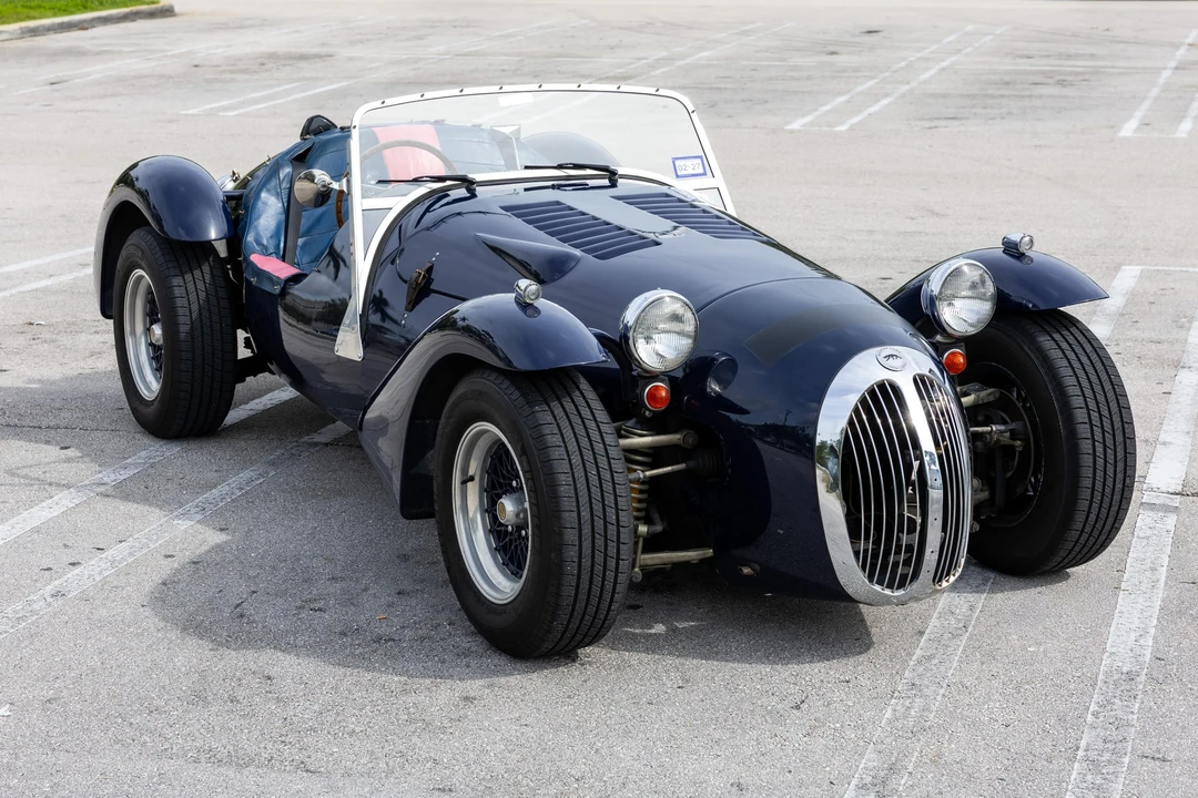 Jaguar Replica - Image 2 of 31