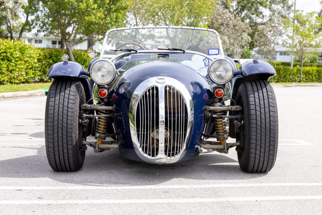 Jaguar Replica - Image 4 of 31