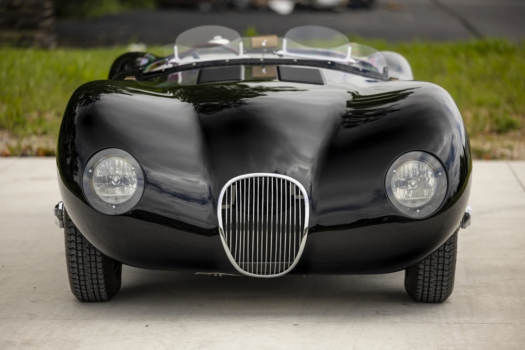 Jaguar Replica - Image 4 of 31