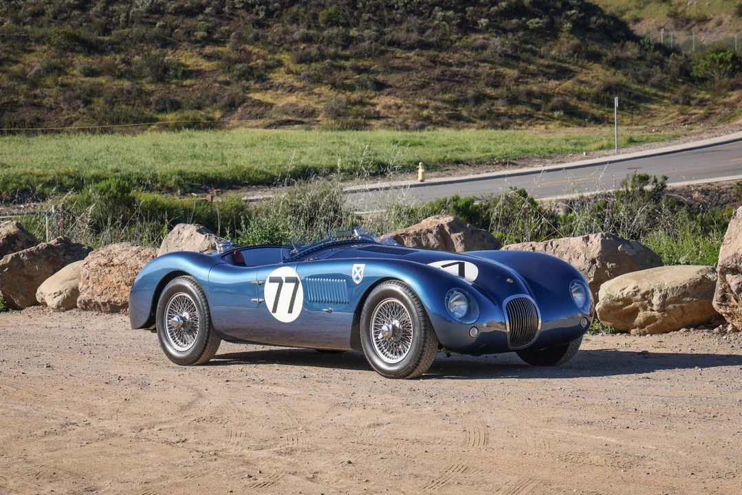 Jaguar Replica - Image 2 of 31