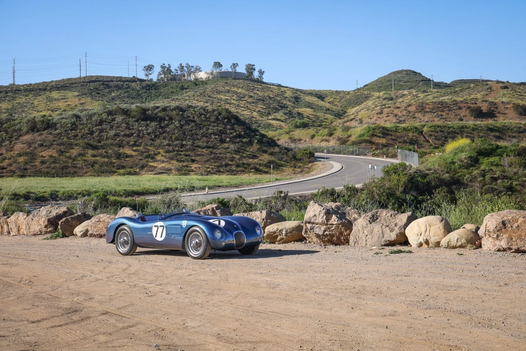 Jaguar Replica - Image 3 of 31