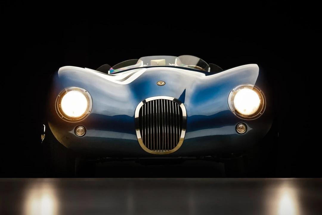 Jaguar Replica - Image 29 of 31