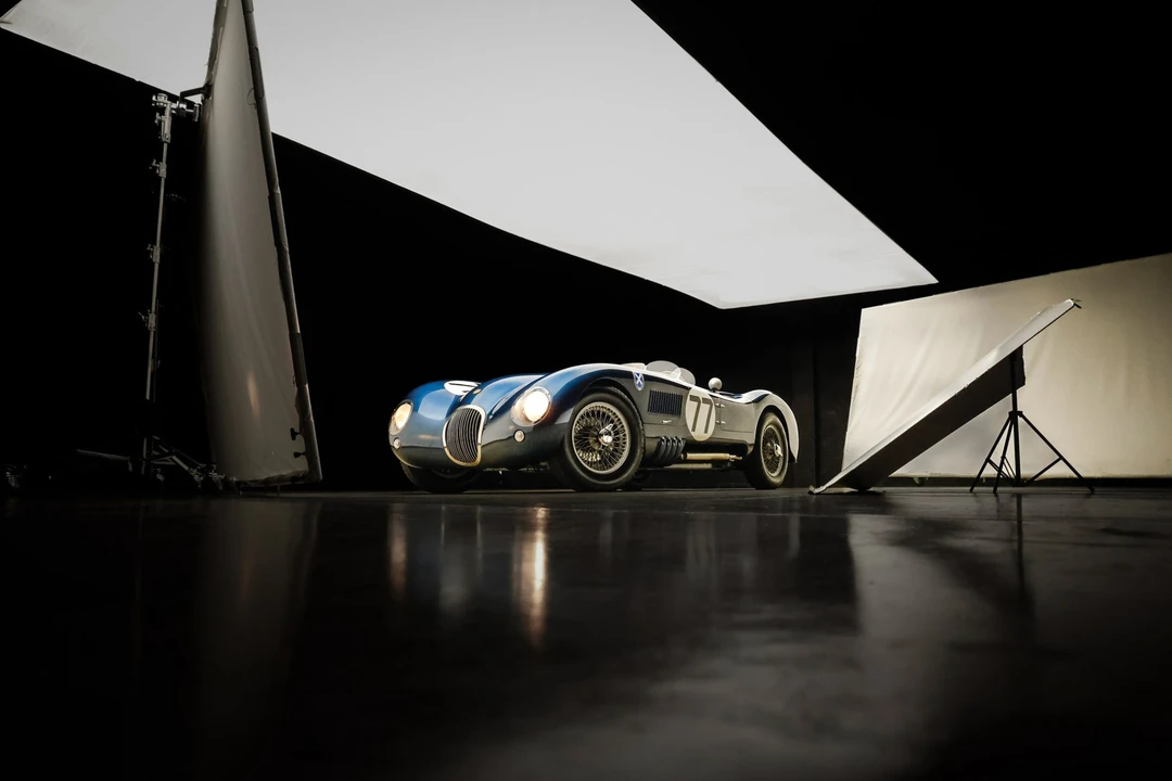Jaguar Replica - Image 24 of 31
