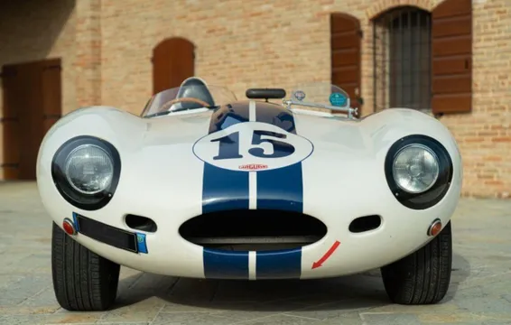 Jaguar Replica - Image 2 of 31