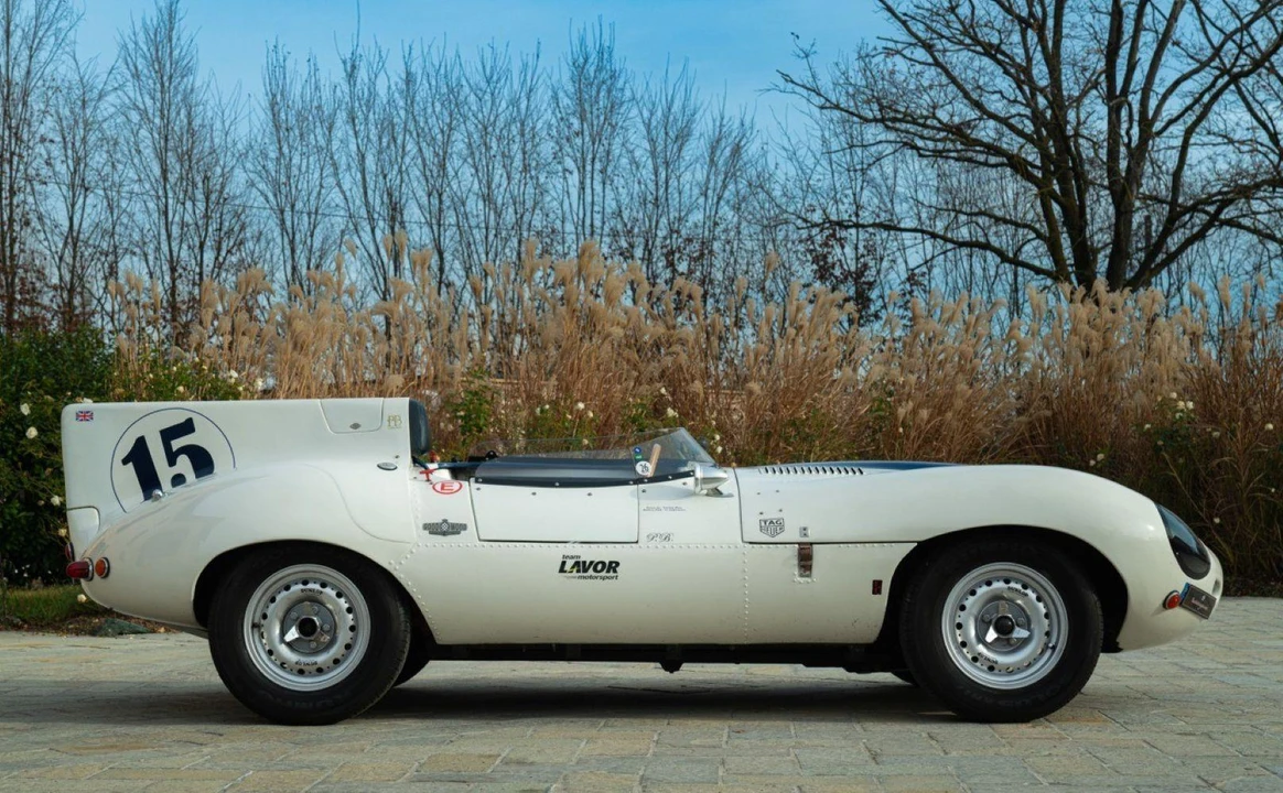 Jaguar Replica - Image 10 of 31