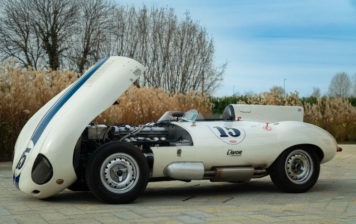 Jaguar Replica - Image 12 of 31
