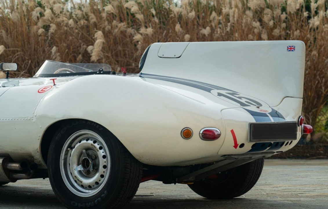 Jaguar Replica - Image 16 of 31