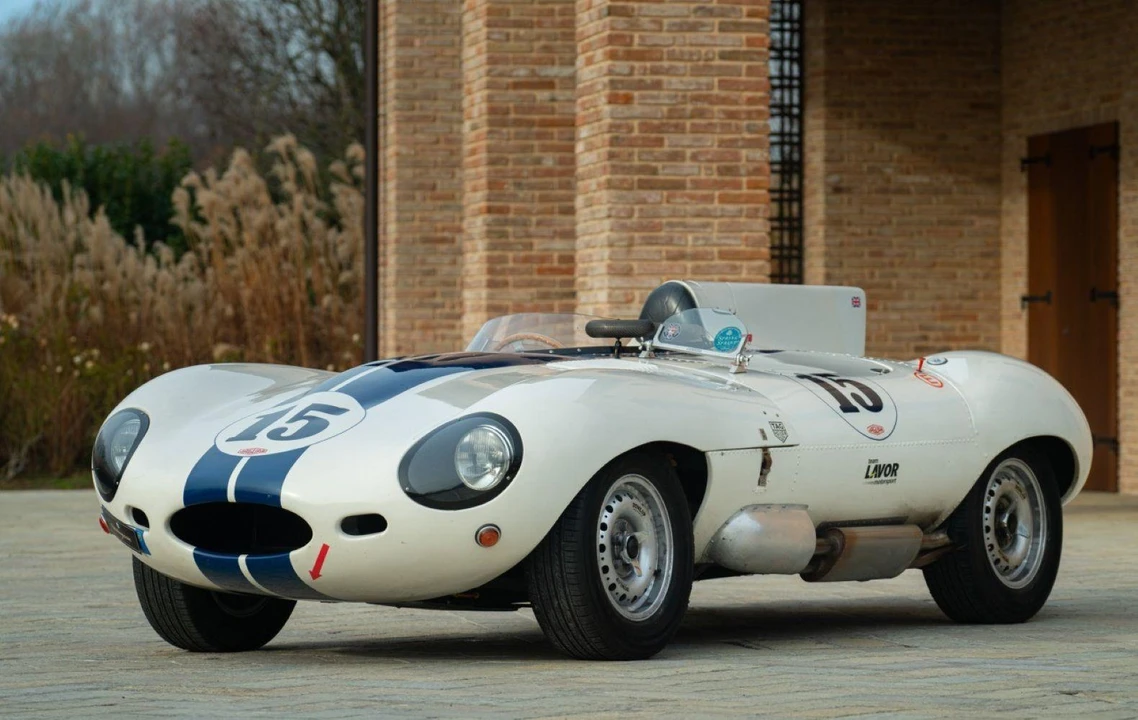 Jaguar Replica - Image 3 of 31