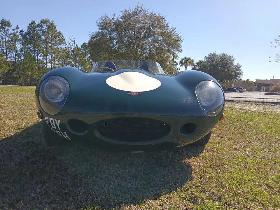 Jaguar Replica - Image 3 of 31