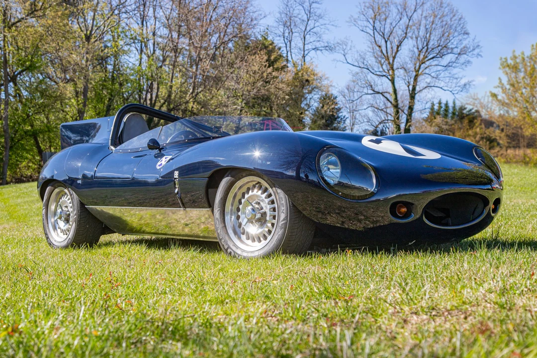 Jaguar Replica - Image 7 of 31