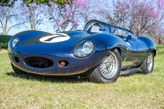 Jaguar Replica - Image 3 of 31