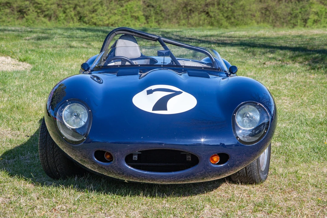 Jaguar Replica - Image 4 of 31