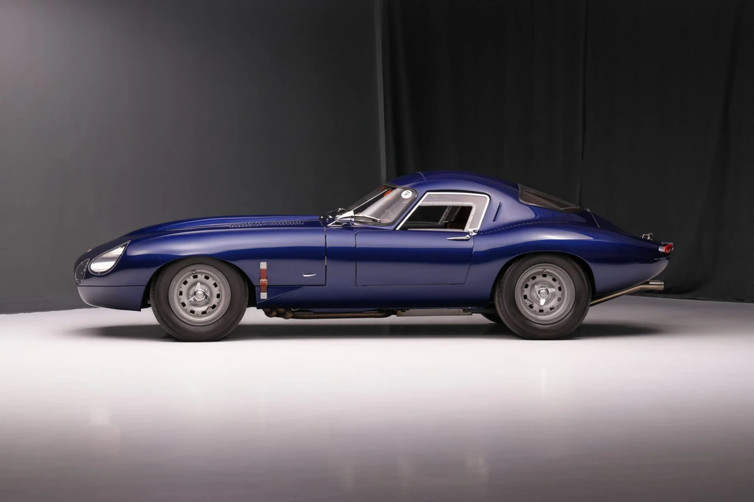 Jaguar Replica - Image 11 of 31