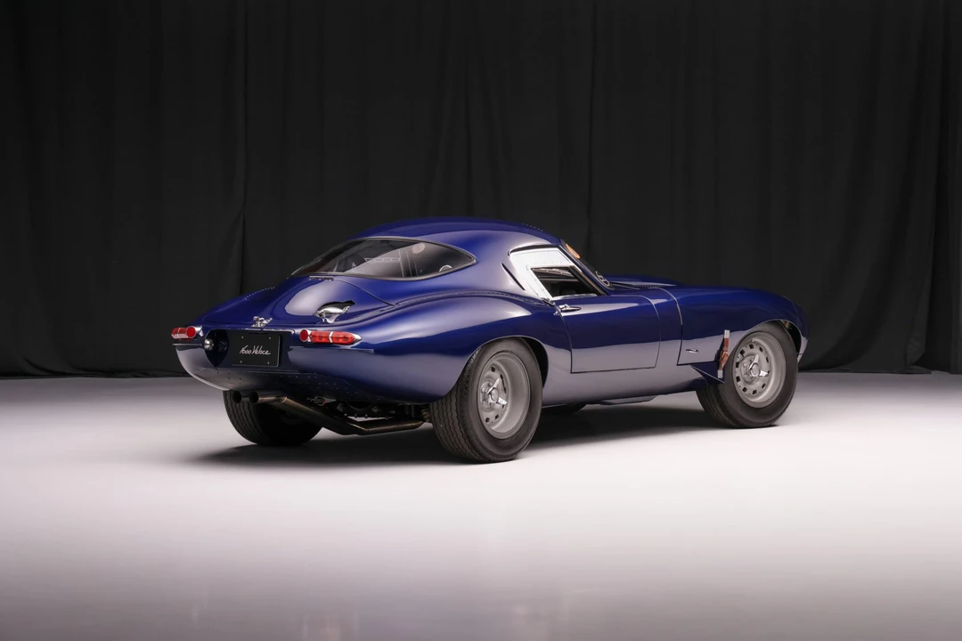 Jaguar Replica - Image 7 of 31