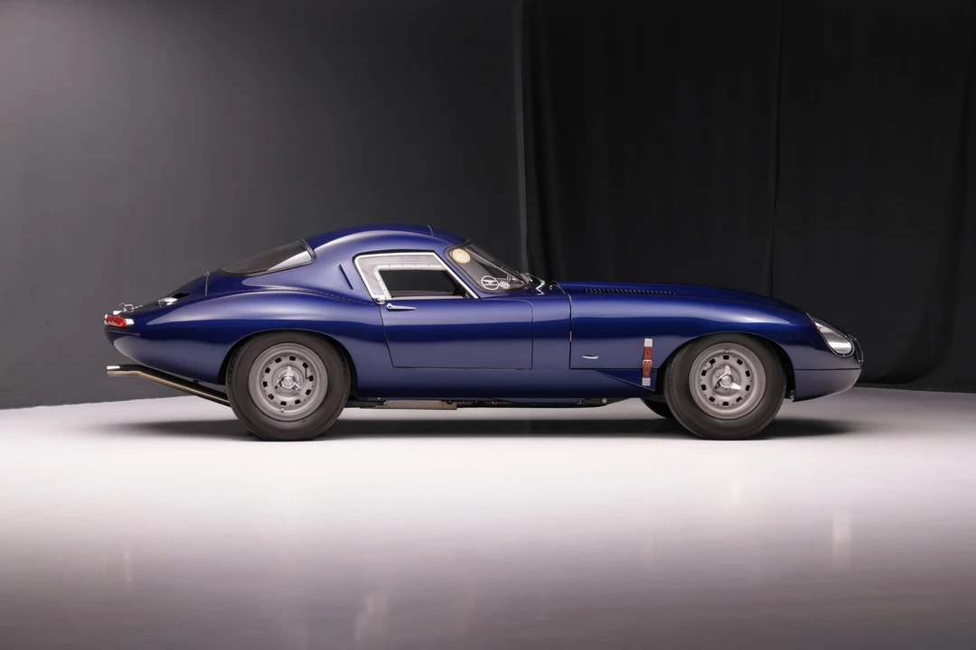 Jaguar Replica - Image 6 of 31