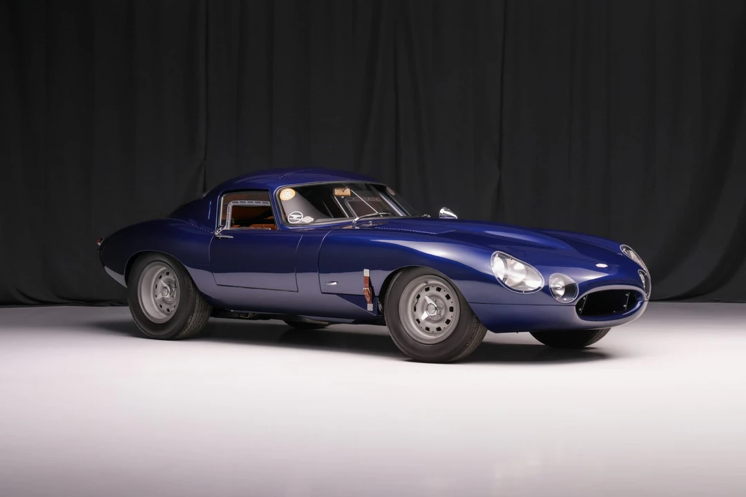 Jaguar Replica - Image 5 of 31