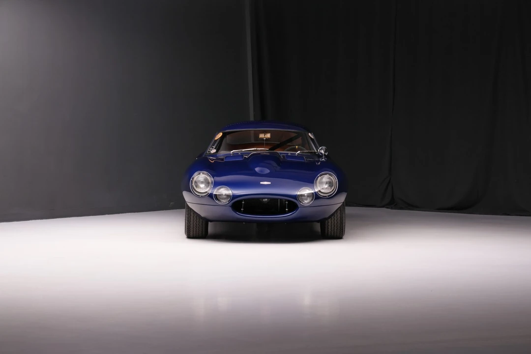 Jaguar Replica - Image 4 of 31