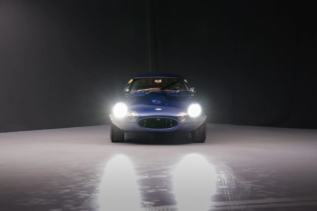 Jaguar Replica - Image 2 of 31