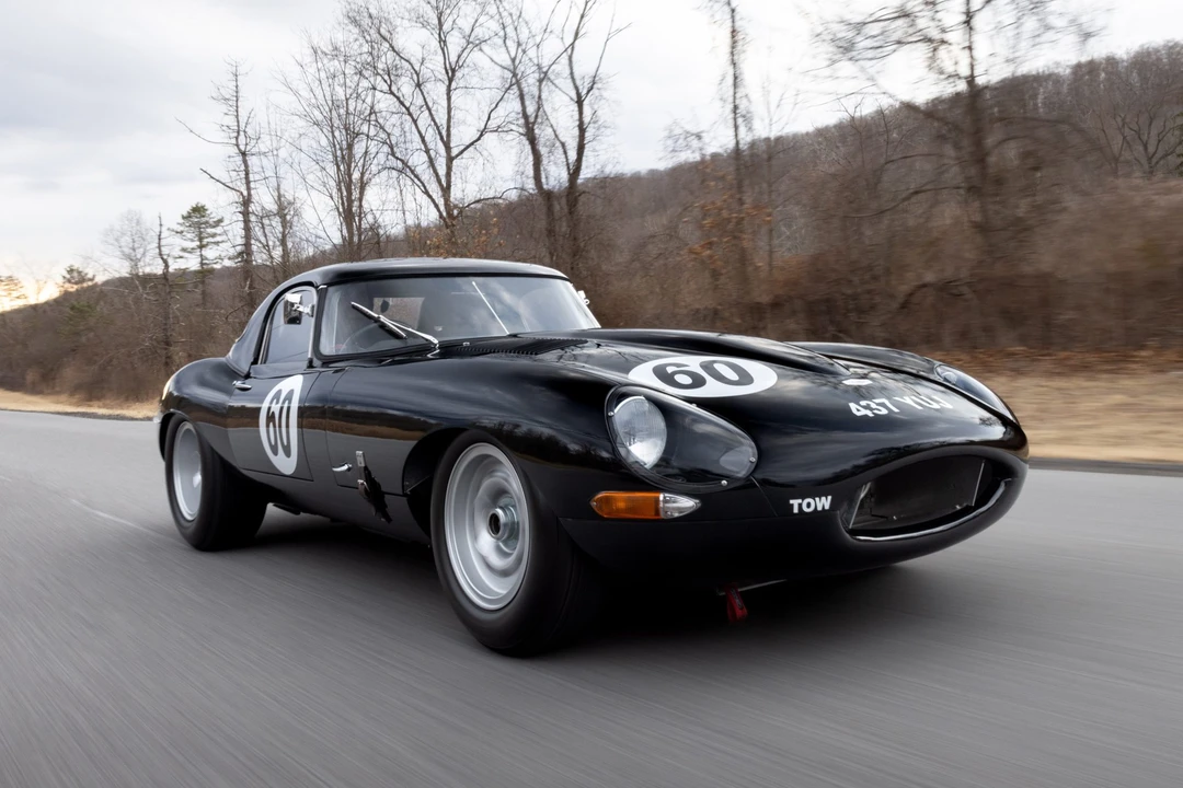 Jaguar Replica - Image 1 of 31
