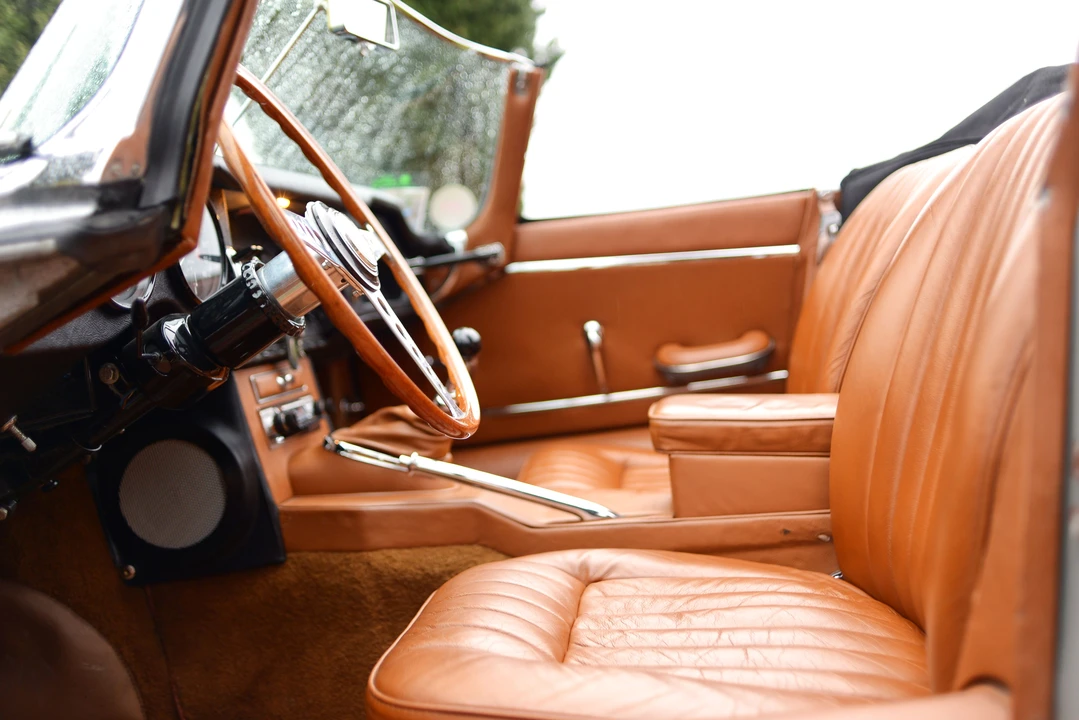 Jaguar E-Type Series 1 - Image 8 of 25