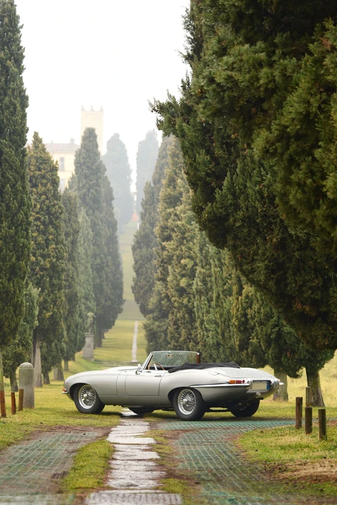 Jaguar E-Type Series 1 - Image 4 of 25