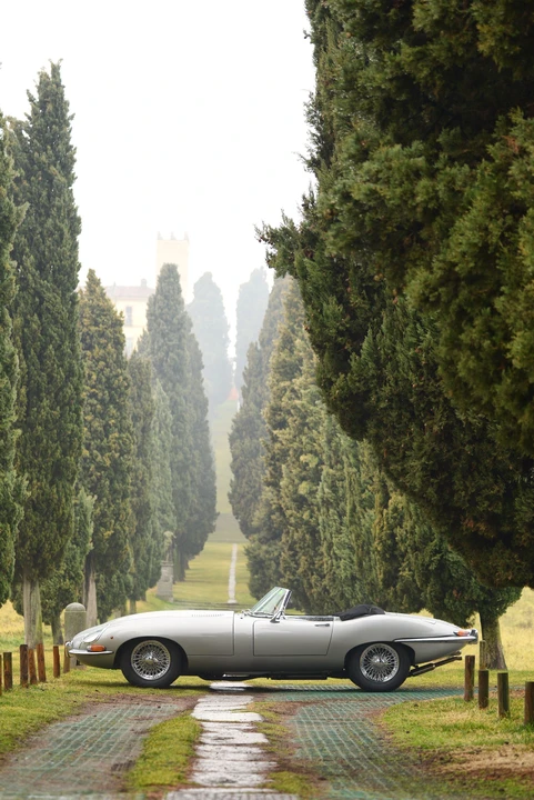 Jaguar E-Type Series 1 - Image 3 of 25