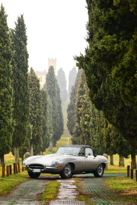 Jaguar E-Type Series 1 - Image 2 of 25