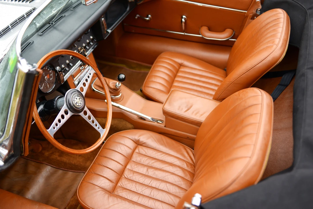 Jaguar E-Type Series 1 - Image 7 of 25