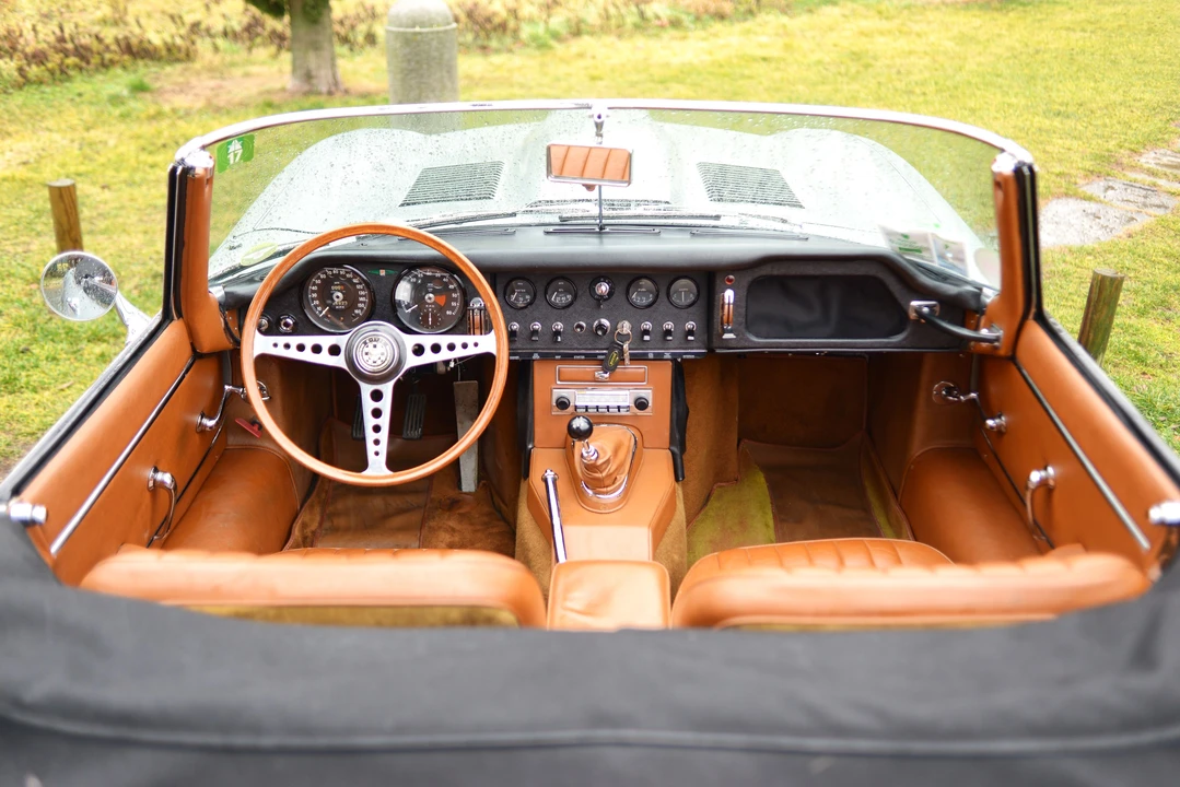 Jaguar E-Type Series 1 - Image 10 of 25